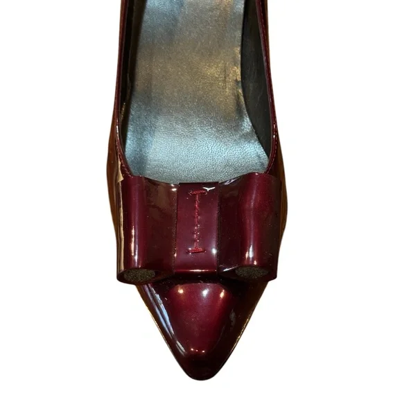 Womens, Stuart Weitzman Kitten Pump.  Size: 8 1/2, Color:  Rosewood (Burgundy) - Picture 3 of 8